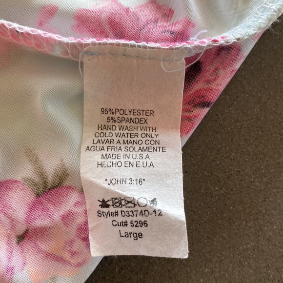 Bellamie Large Light Green with Vibrant Flower design. Sleeveless - Picture 8 of 8